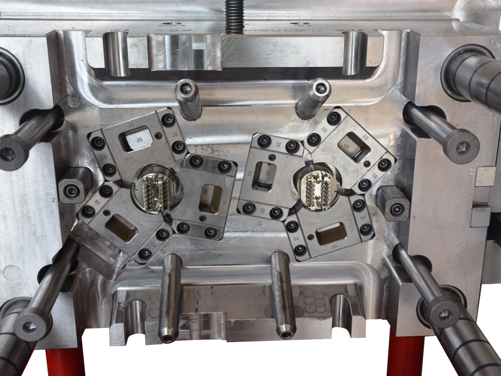 Parallel Mold Connection Precision Connector Mold Manufacturing